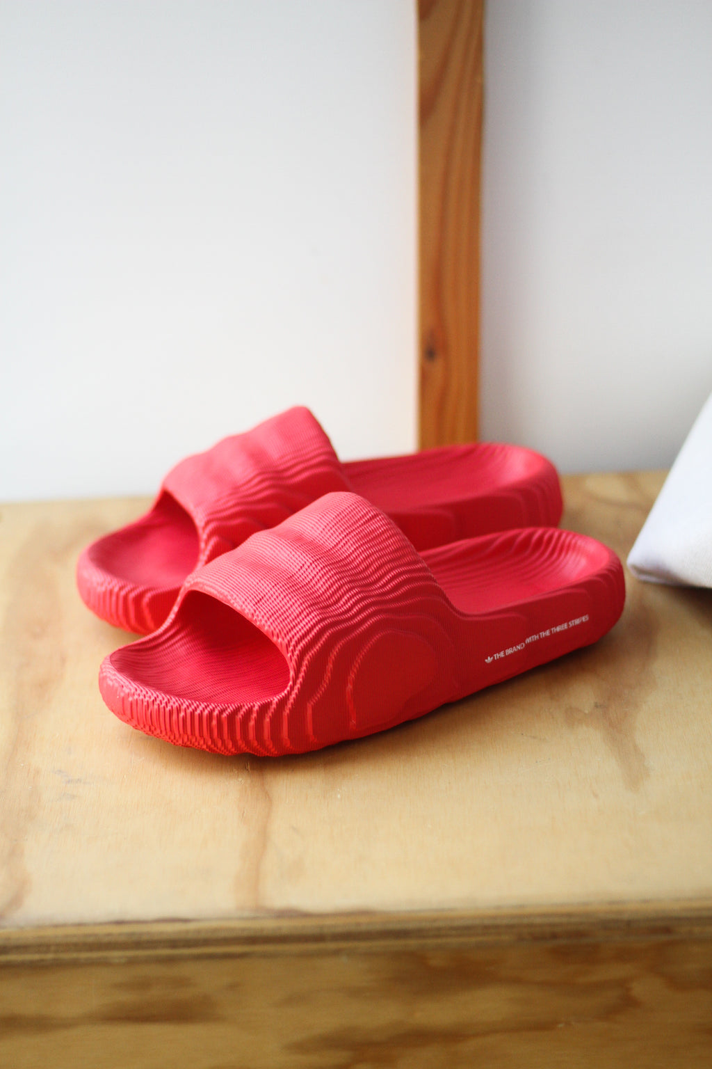 Adilette scarlet cheap