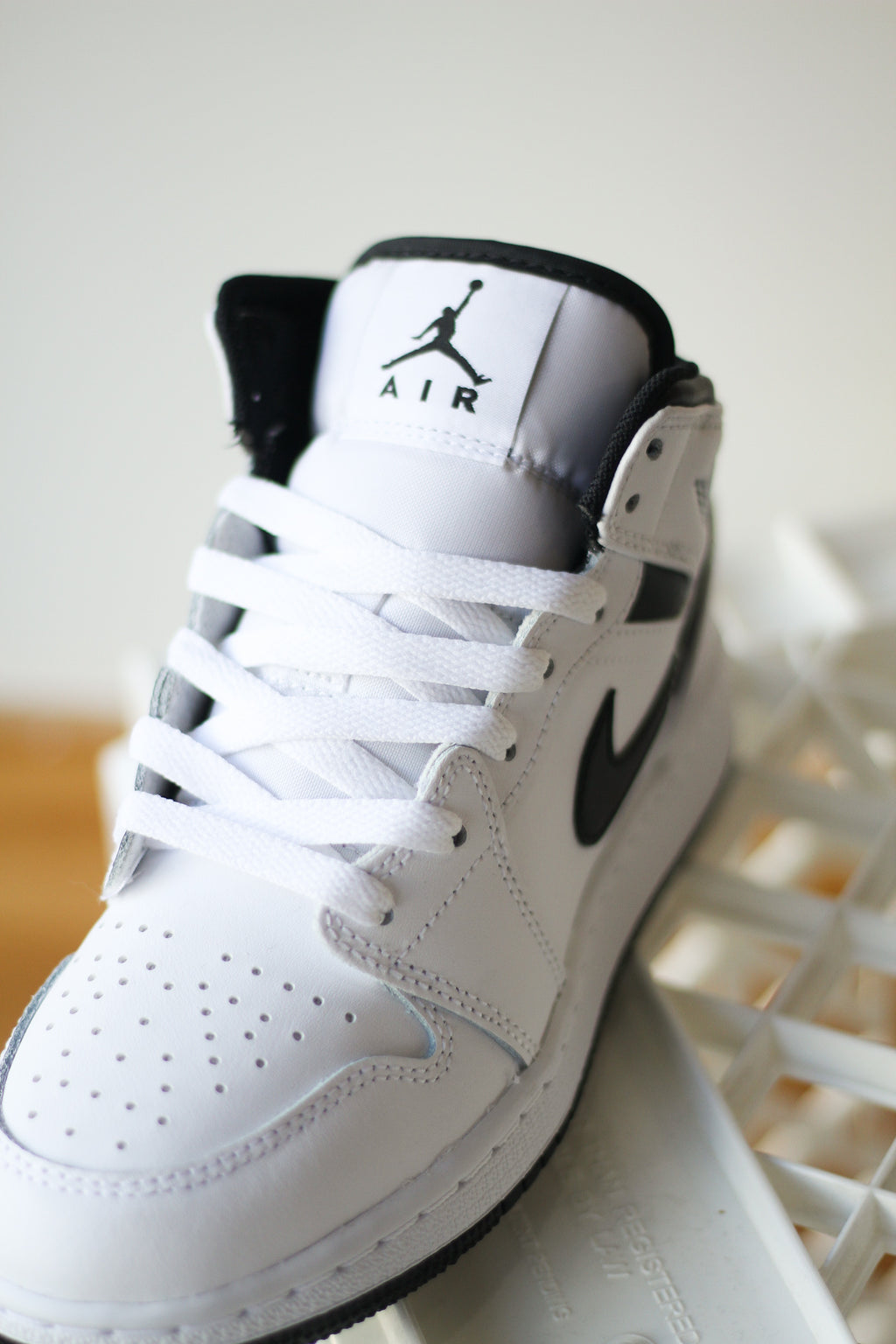 AIR JORDAN 1 MID (GS) WHITE/BLACK