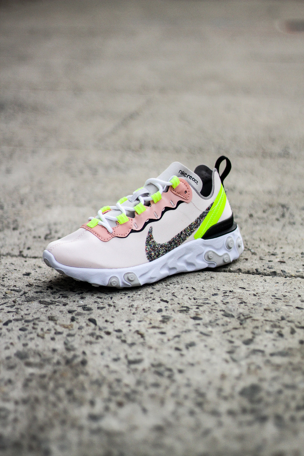 W REACT ELEMENT 55 SOFT PINK Sneaker Room