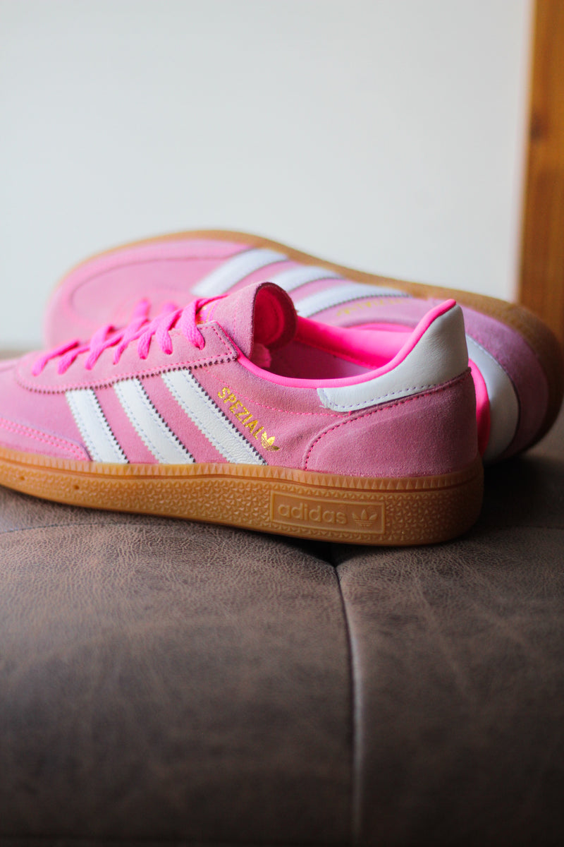 W ADIDAS HANDBALL SPEZIAL " LUCID PINK/FOOTWEAR WHITE/GOLD METALLIC"