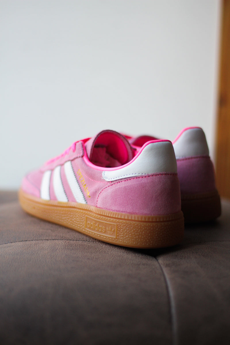 W ADIDAS HANDBALL SPEZIAL " LUCID PINK/FOOTWEAR WHITE/GOLD METALLIC"