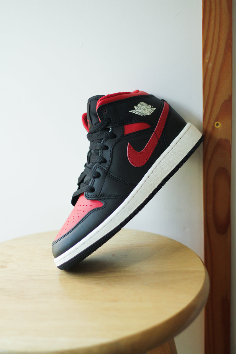 AIR JORDAN 1 MID (GS) "BLACK/VARSITY RED-SUMMIT WHITE"