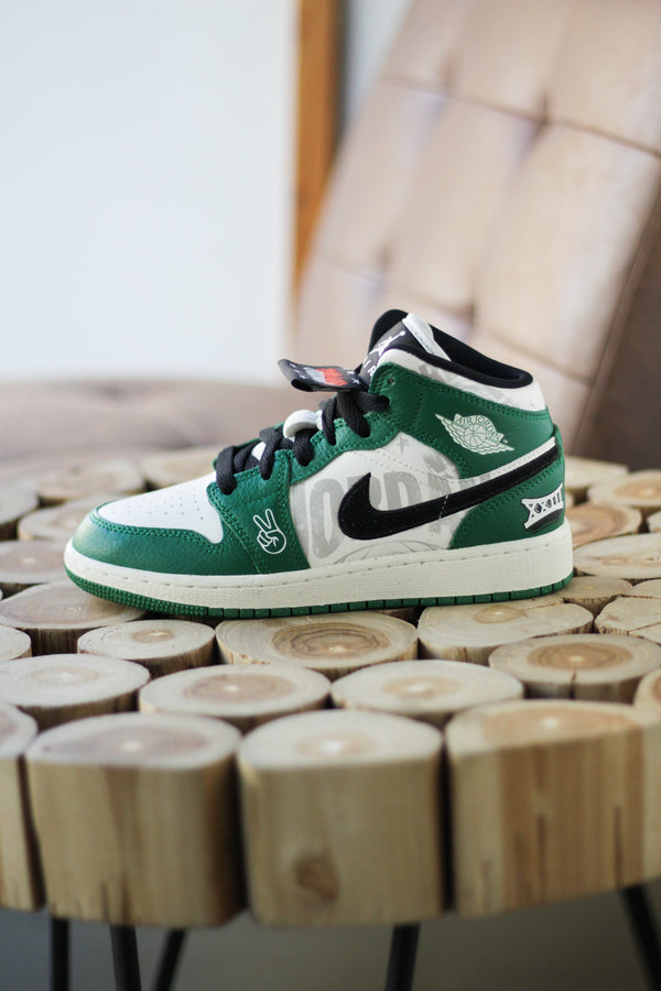 AIR JORDAN 1 MID SE (GS) "PINE GREEN/SAIL-BLACK-TEAM ORANGE"