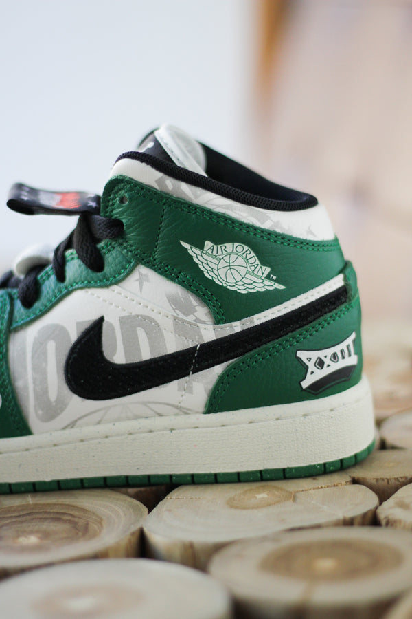 AIR JORDAN 1 MID SE (GS) "PINE GREEN/SAIL-BLACK-TEAM ORANGE"