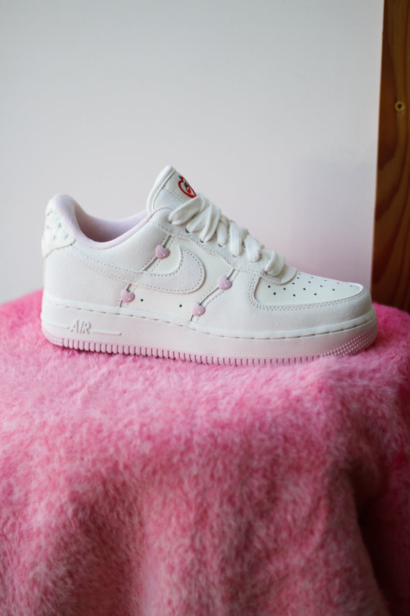 W NIKE AIR FORCE 1 '07 LX "SAIL/SAIL-SAIL-PINK FOAM"