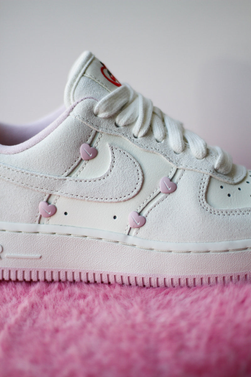 W NIKE AIR FORCE 1 '07 LX "SAIL/SAIL-SAIL-PINK FOAM"