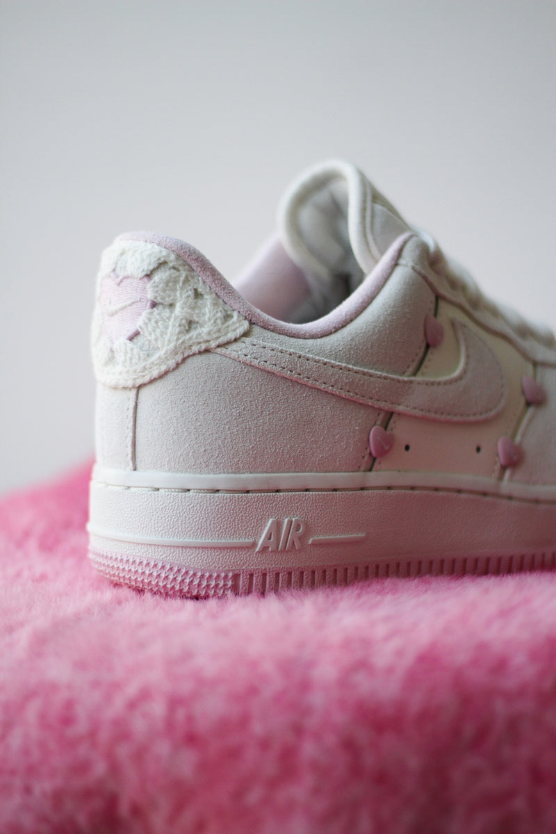 W NIKE AIR FORCE 1 '07 LX "SAIL/SAIL-SAIL-PINK FOAM"