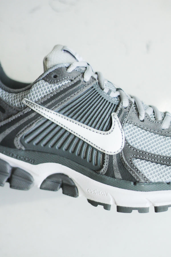 ZOOM VOMERO 5 "COOL GREY/WHITE-WOLF GREY"