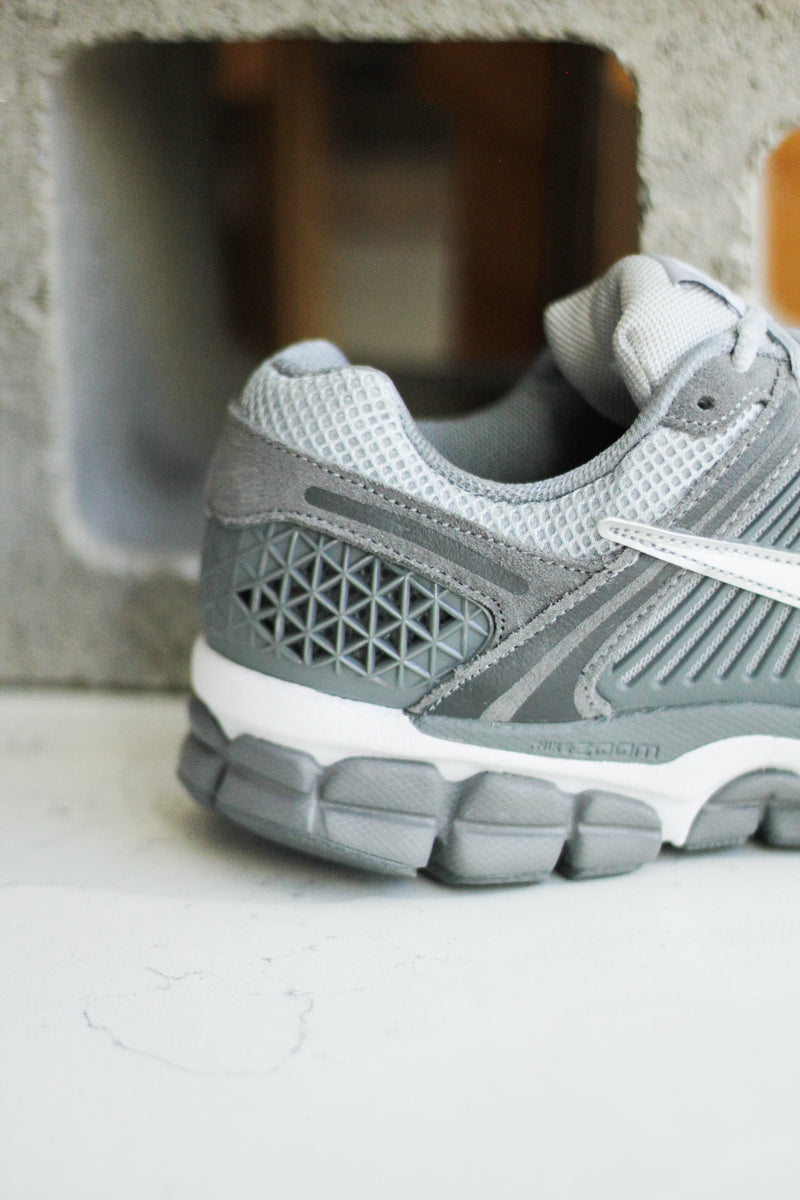 ZOOM VOMERO 5 "COOL GREY/WHITE-WOLF GREY"