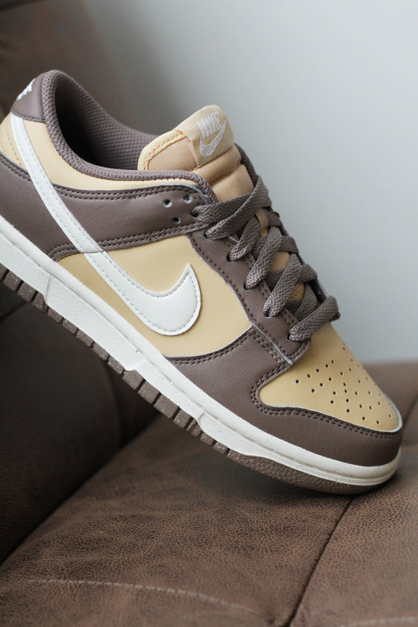 W NIKE DUNK LOW NEXT NATURE "MINK BROWN/SAIL-SESAME-COCONUT MILK"