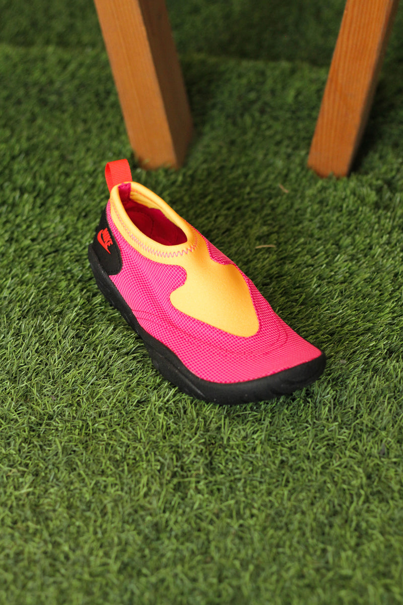 W NIKE AQUA TURF "VIVID PINK/LT CRIMSON-BLACK-LASER ORANGE"