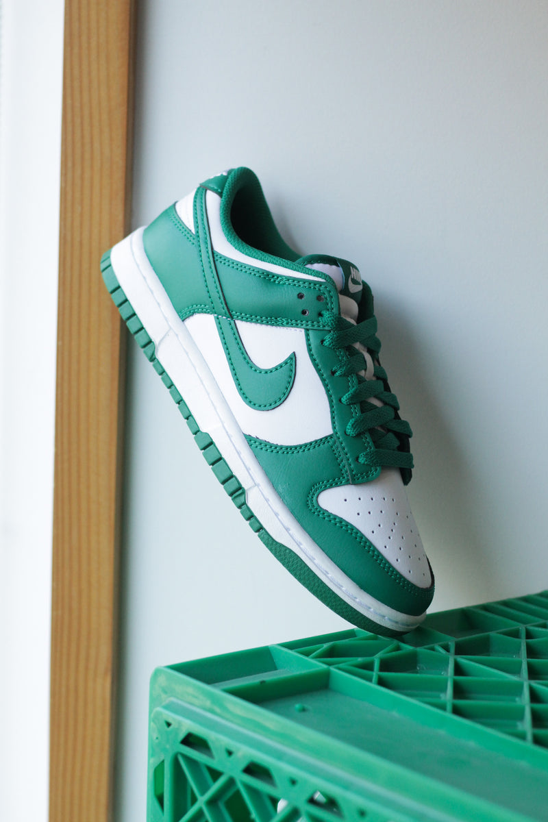 DUNK LOW RETRO "WHITE/MALACHITE"