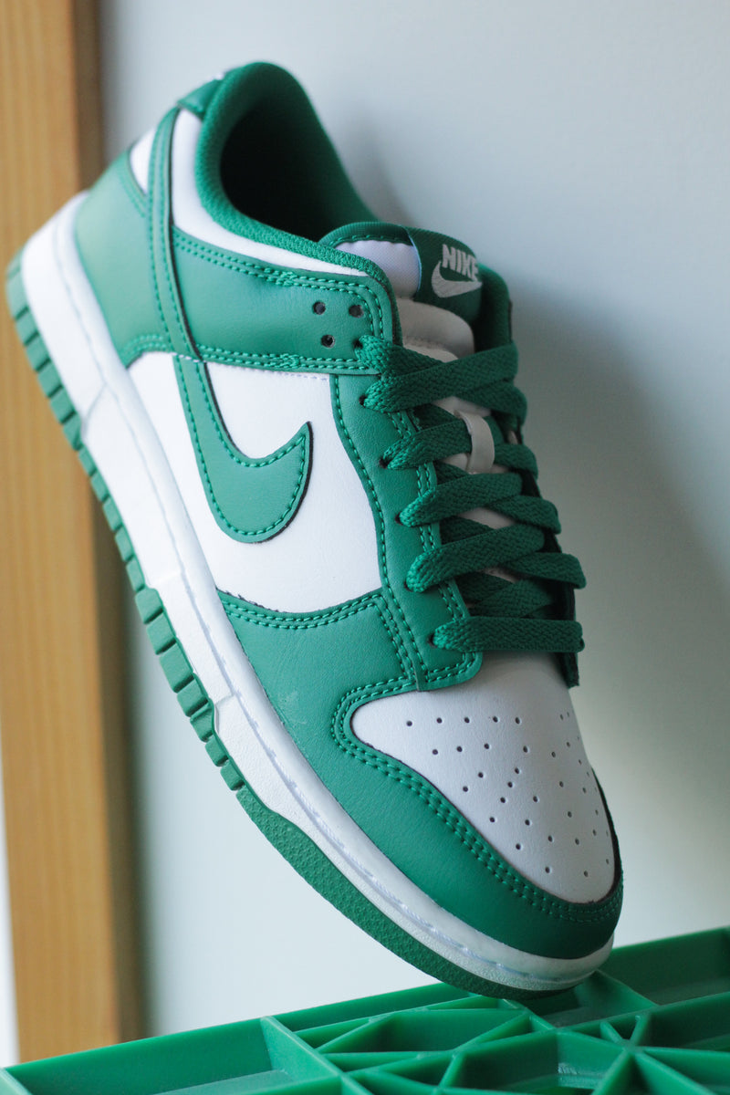 DUNK LOW RETRO "WHITE/MALACHITE"