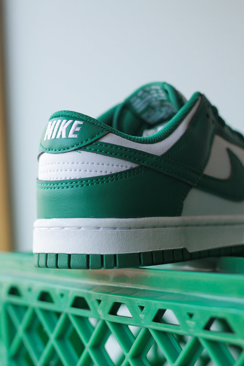 DUNK LOW RETRO "WHITE/MALACHITE"