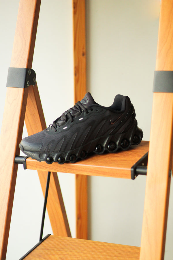 NIKE AIR MAX DN8 "BLACK/ANTHRACITE-BLACK-ANTHRACITE"