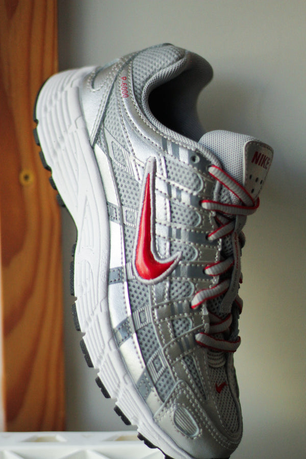 NIKE P-6000 (GS) "METALLIC SILVER/GYM RED-FLT SILVER"