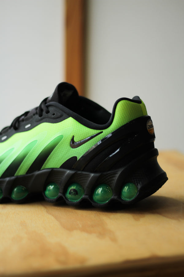 NIKE AIR MAX DN8 "BLACK/BLACK-GREEN STRIKE-VOLT"