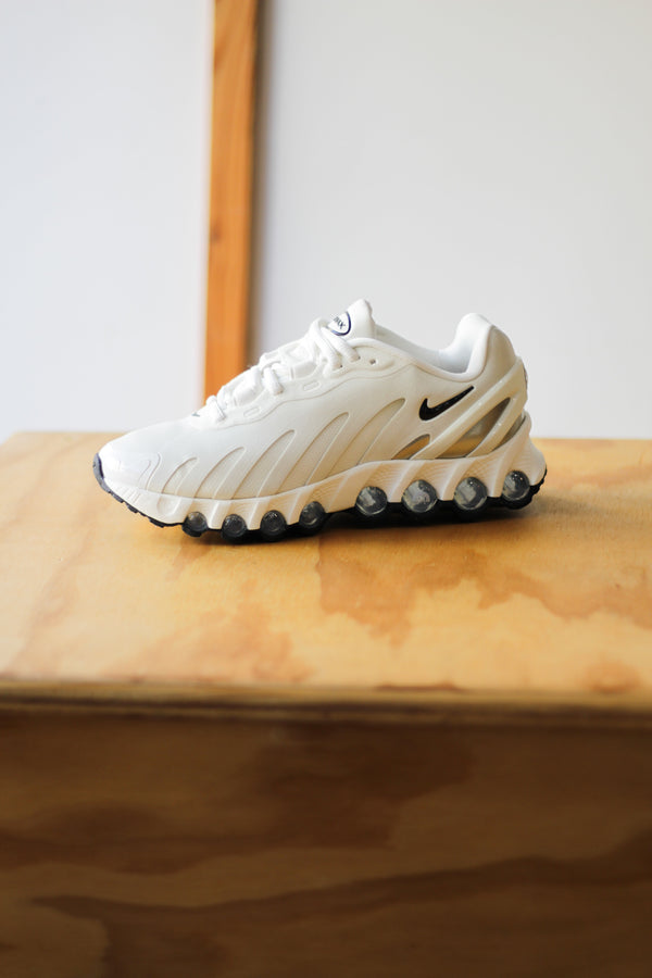 W NIKE AIR MAX DN8 "SAIL/BLACK-FOSSIL"