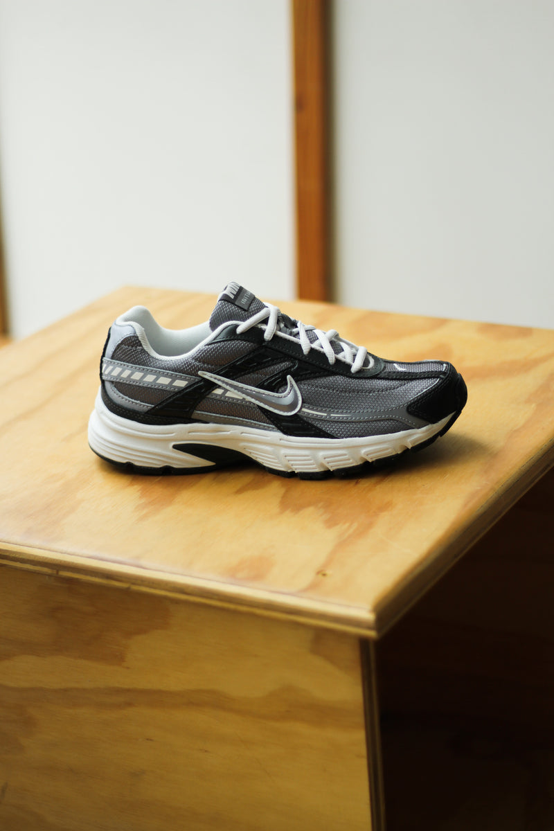 NIKE INITIATOR "ANTHRACITE/MTLC COOL GREY-SMOKE GREY"