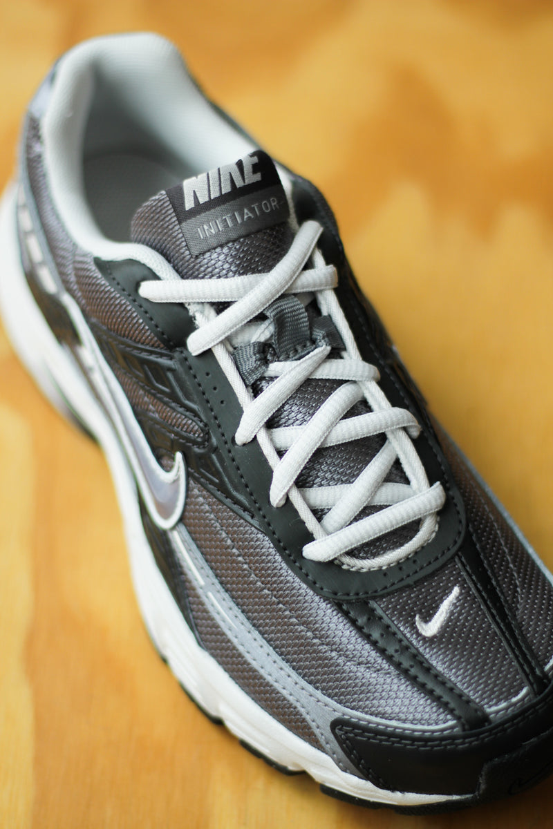 NIKE INITIATOR "ANTHRACITE/MTLC COOL GREY-SMOKE GREY"