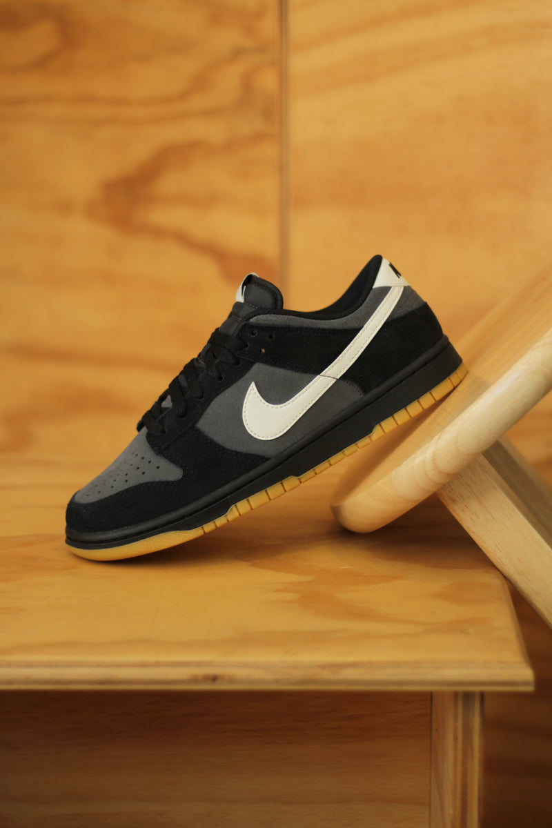 NIKE DUNK LOW RETRO SE "BLACK/PALE IVORY-ANTHRACITE"