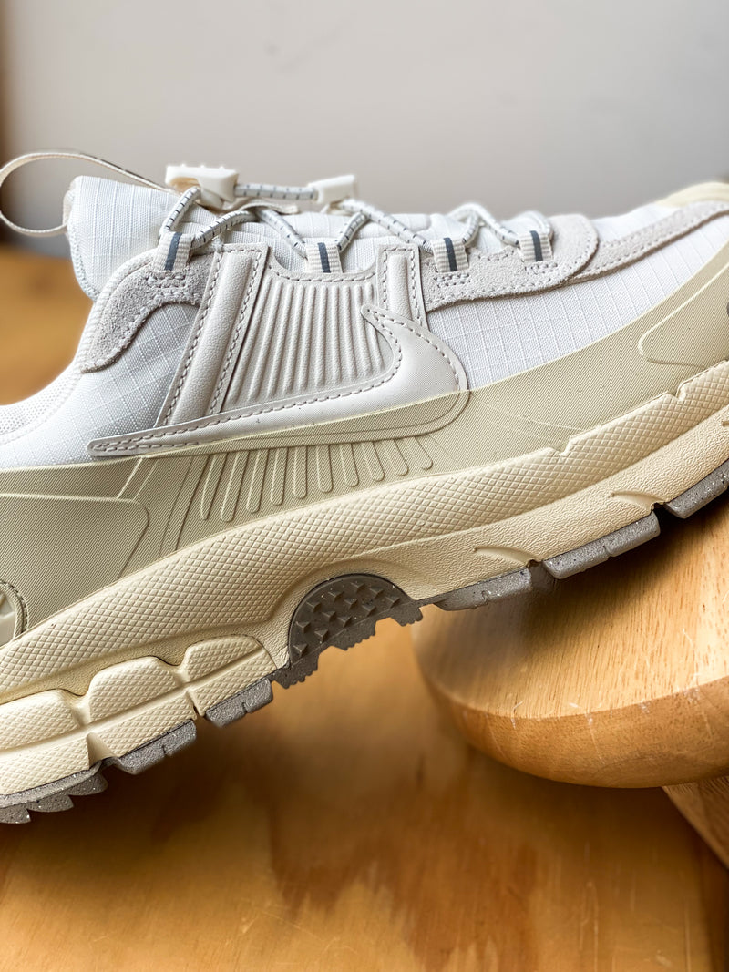 NIKE ZOOM VOMERO ROAM "PALE IVORY/PALE IVORY-LT KHAKI-KHAKI"