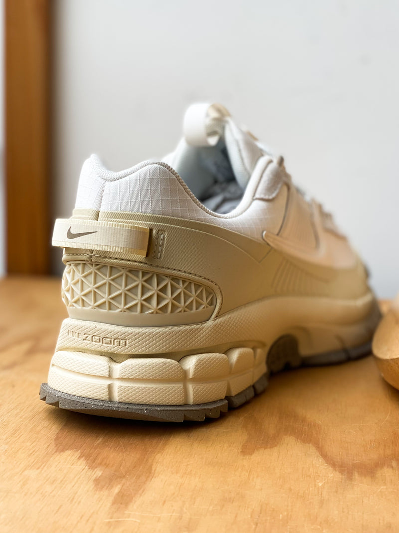 NIKE ZOOM VOMERO ROAM "PALE IVORY/PALE IVORY-LT KHAKI-KHAKI"