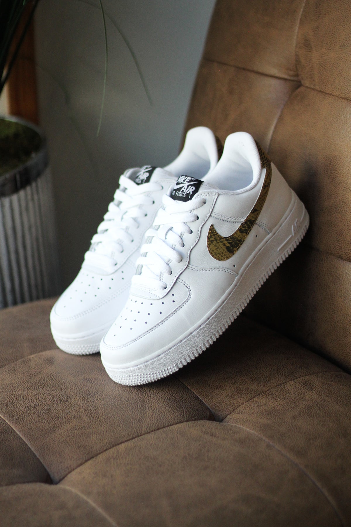 AIR FORCE 1 LOW RETRO PRM ELEMENTAL GOLD Sneaker Room