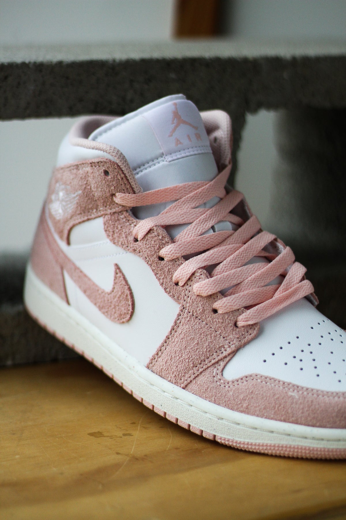 AIR JORDAN 1 MID SE LEGEND PINK Sneaker Room