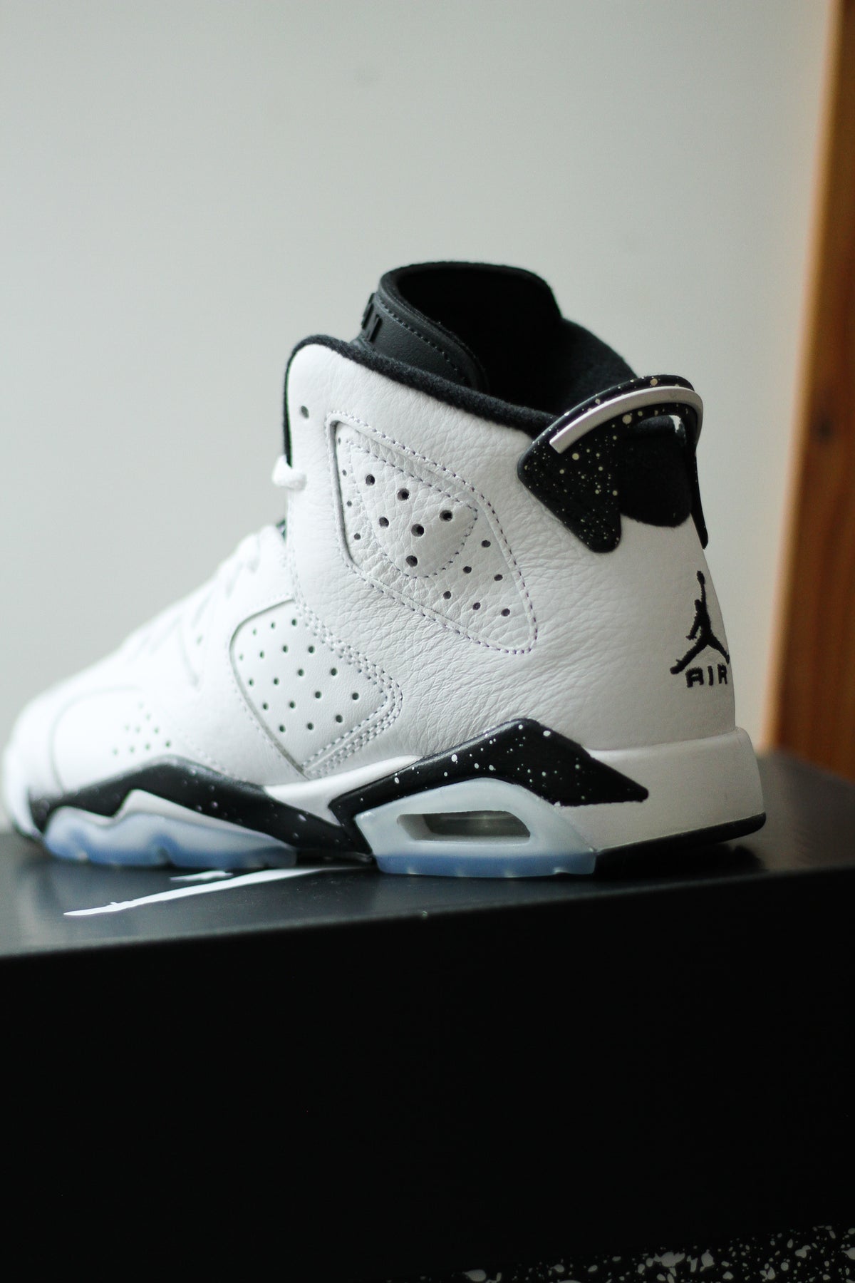 Air jordan retro sixes on sale