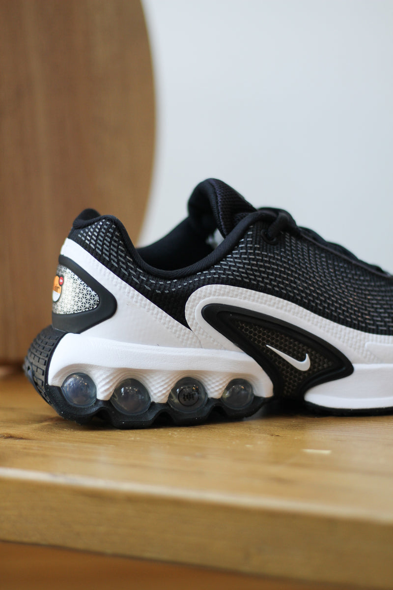 AIR MAX DN (GS) "BLACK/WHITE"