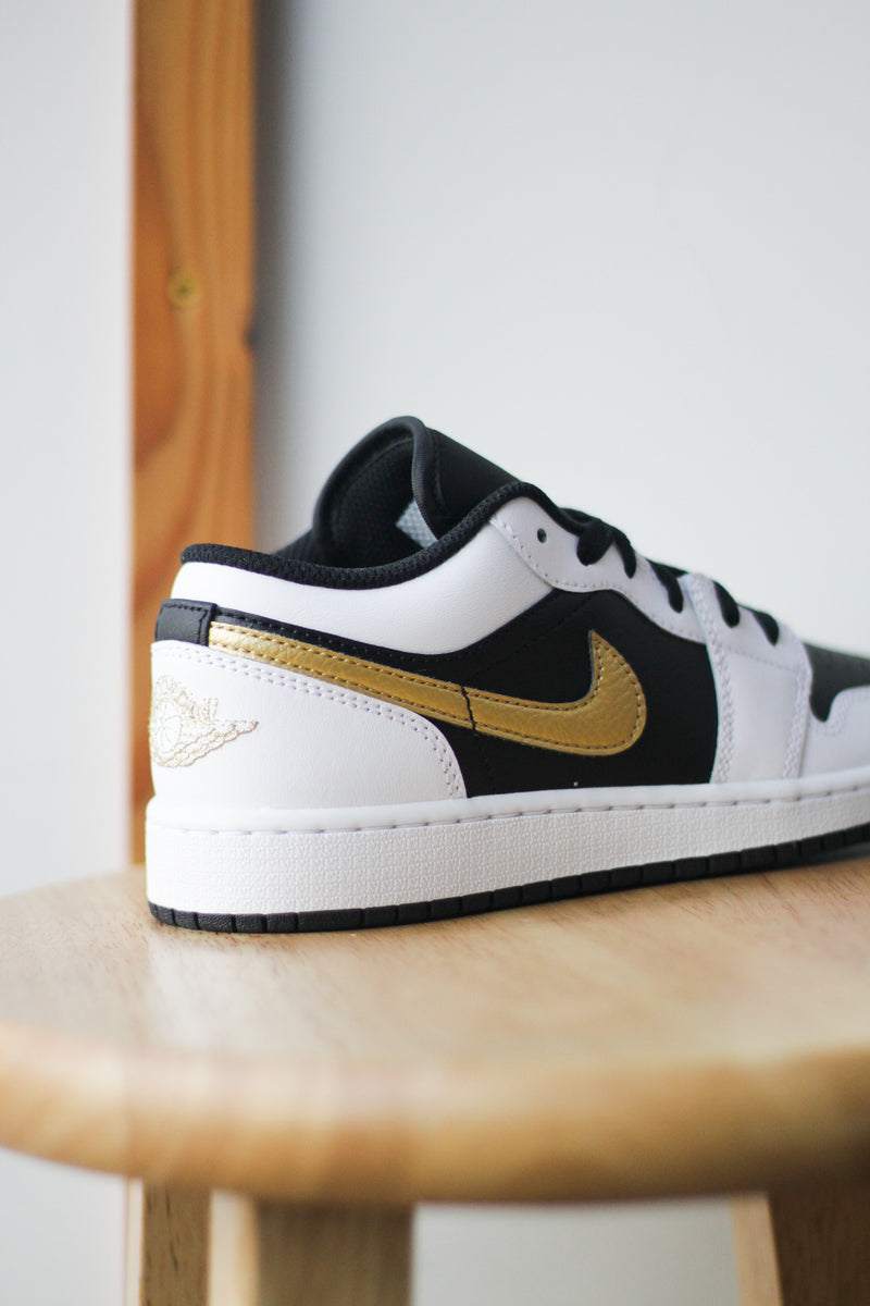 AIR JORDAN 1 LOW GS METALLIC GOLD