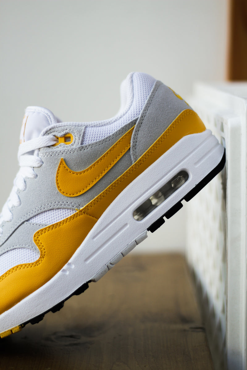 AIR MAX 1 ESS "UNIVERSITY GOLD"