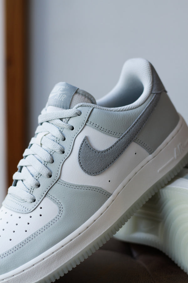 AIR FORCE 1 '07 LV8 "LIGHT SILVER"
