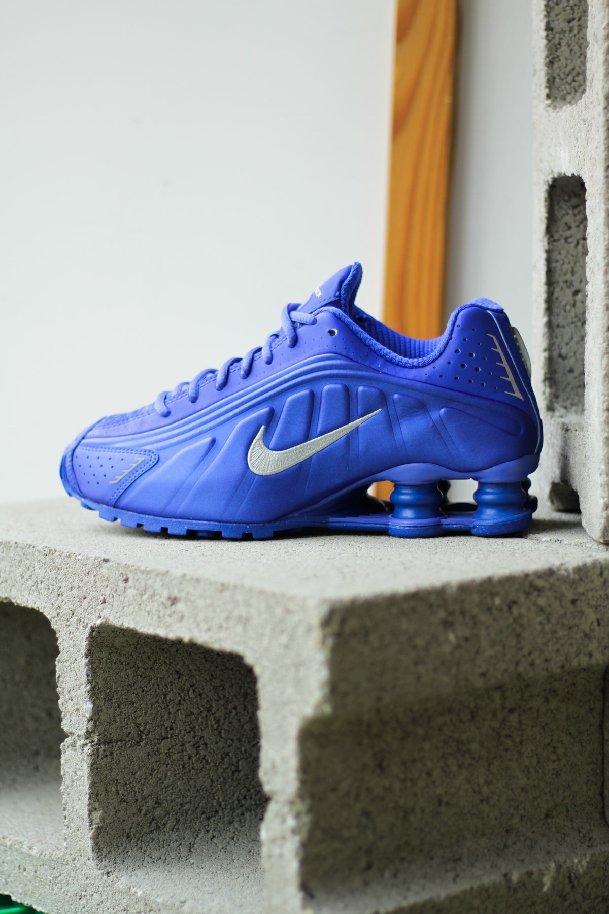 Nike shox r4 blue best sale