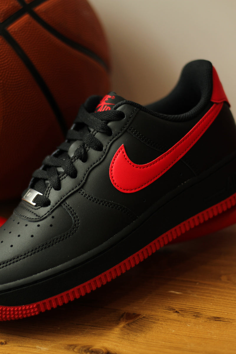 AIR FORCE 1 07 BLACK UNIVERSITY RED