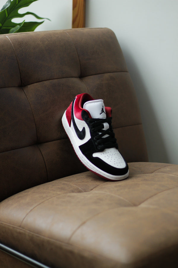 W AIR JORDAN 1 LOW SE "TEAM RED"