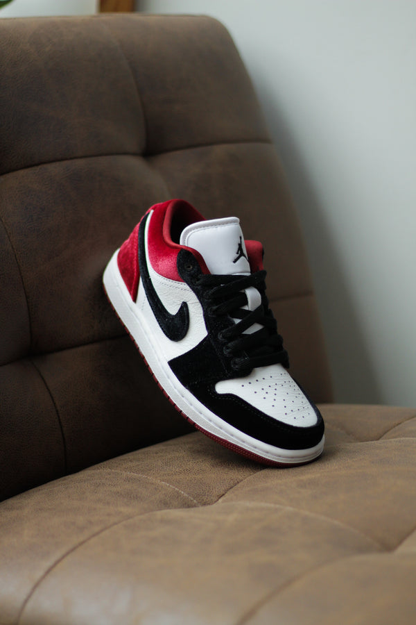 W AIR JORDAN 1 LOW SE "TEAM RED"