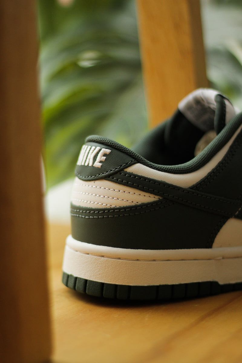 DUNK LOW RETRO VINTAGE GREEN Sneaker Room