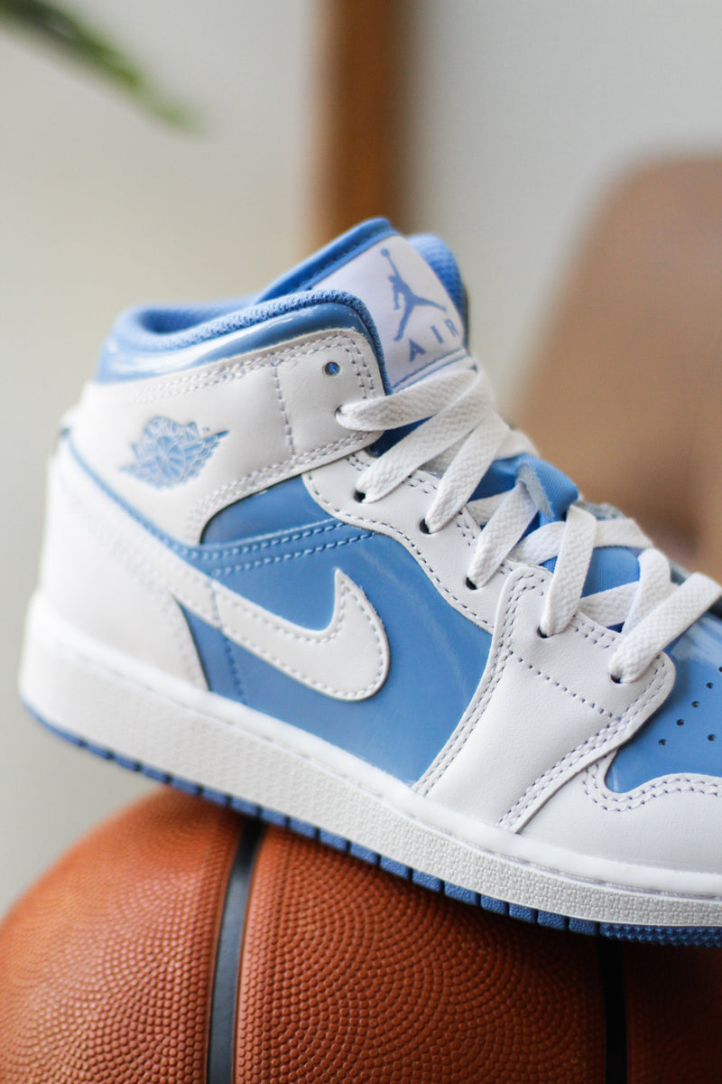 AIR JORDAN 1 MID SE (GS) "LEGEND BLUE"