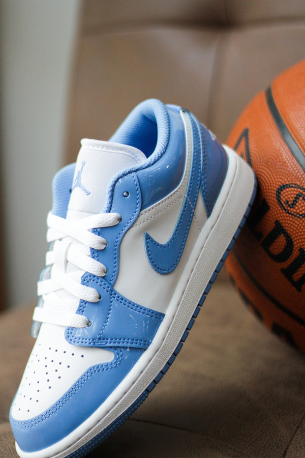 AIR JORDAN 1 LOW SE (GS) "LEGEND BLUE"