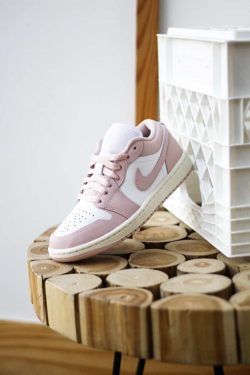 W AIR JORDAN 1 LOW "PINK OXFORD"