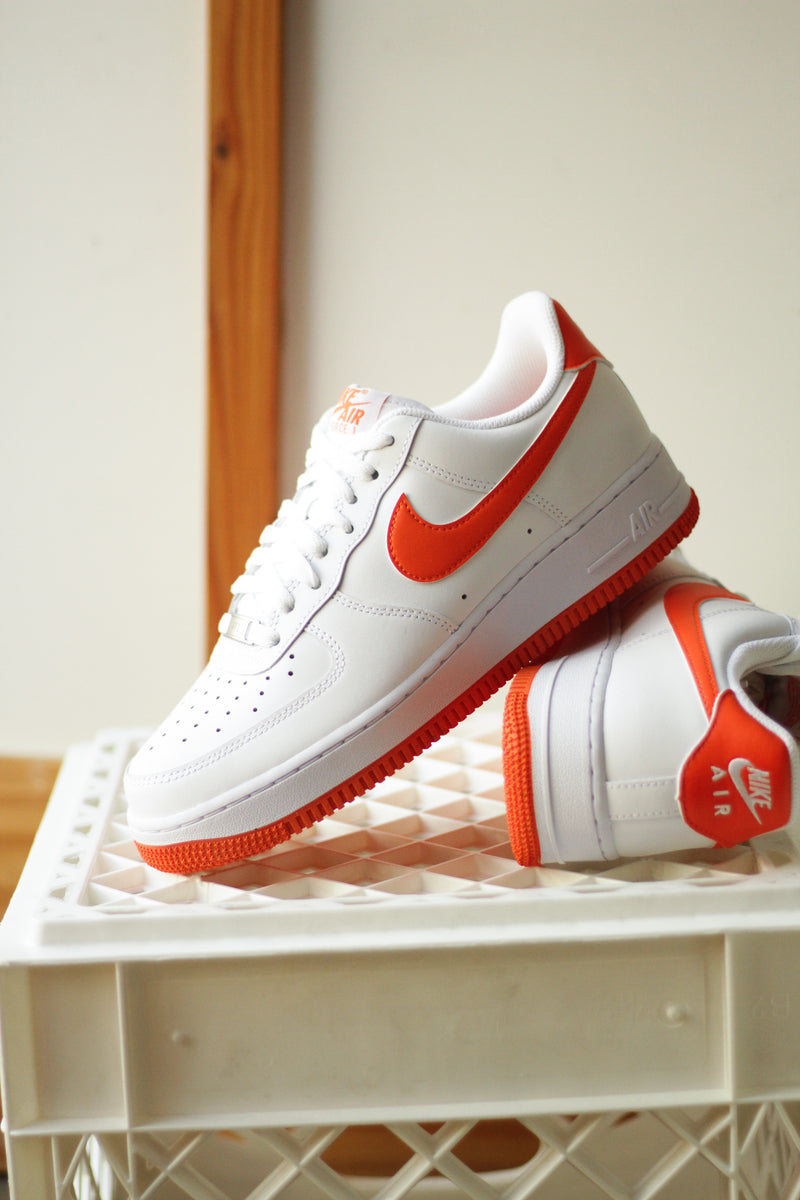 AIR FORCE 1 07 SAFETY ORANGE Sneaker Room