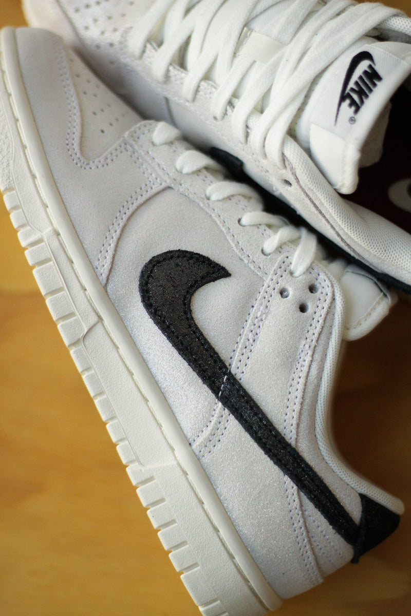 W DUNK LOW PRM "WHITE/BLACK"