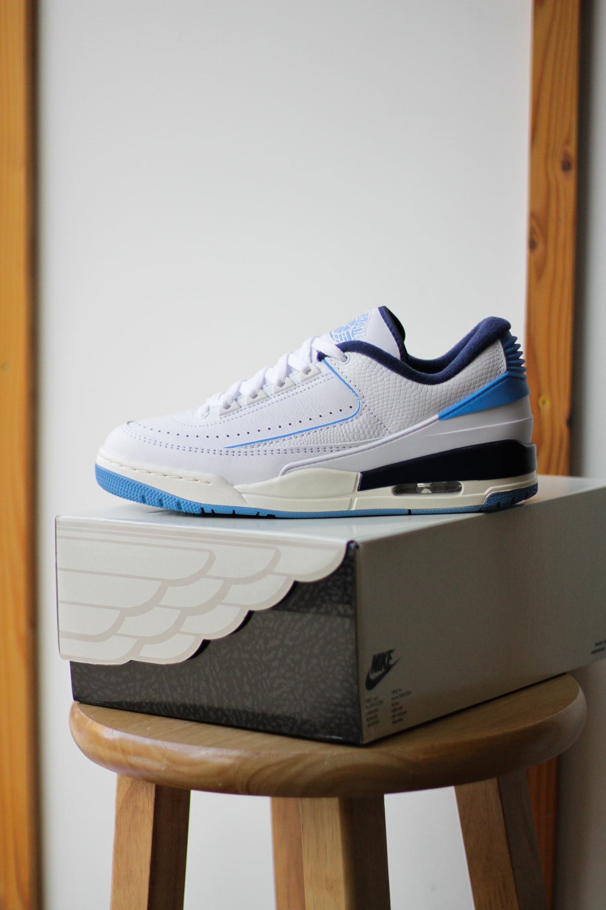 Jordan retro 2 white university blue online