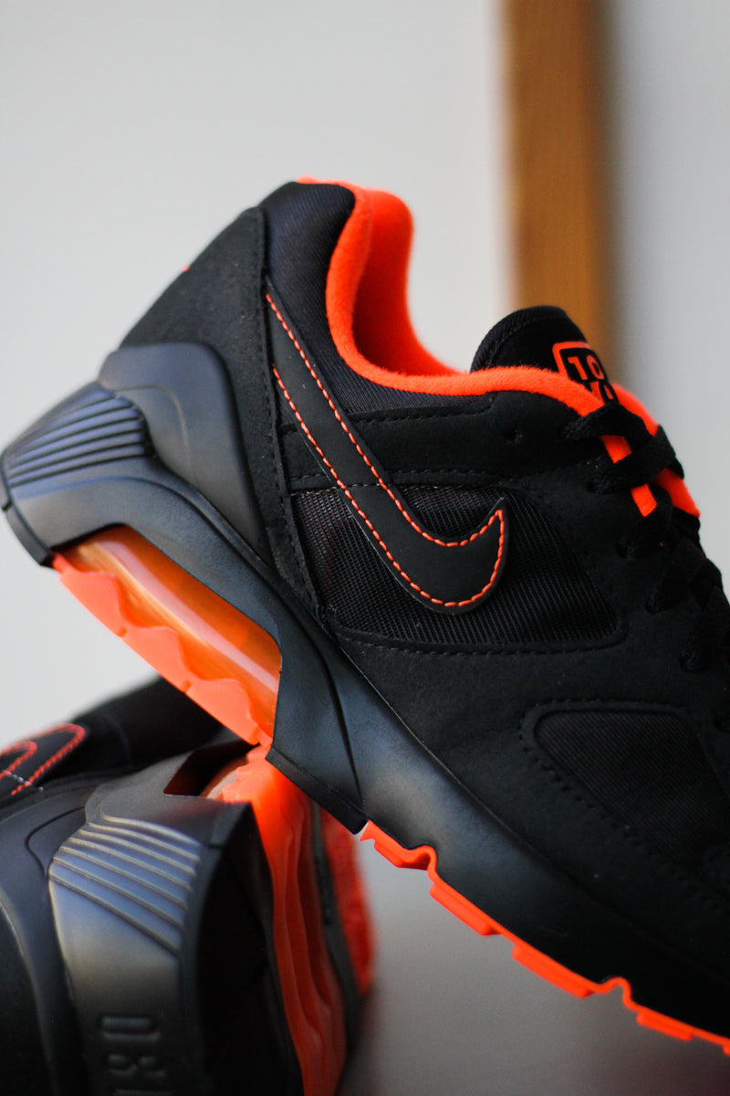 AIR 180 "BLACK/HYPER CRIMSON"