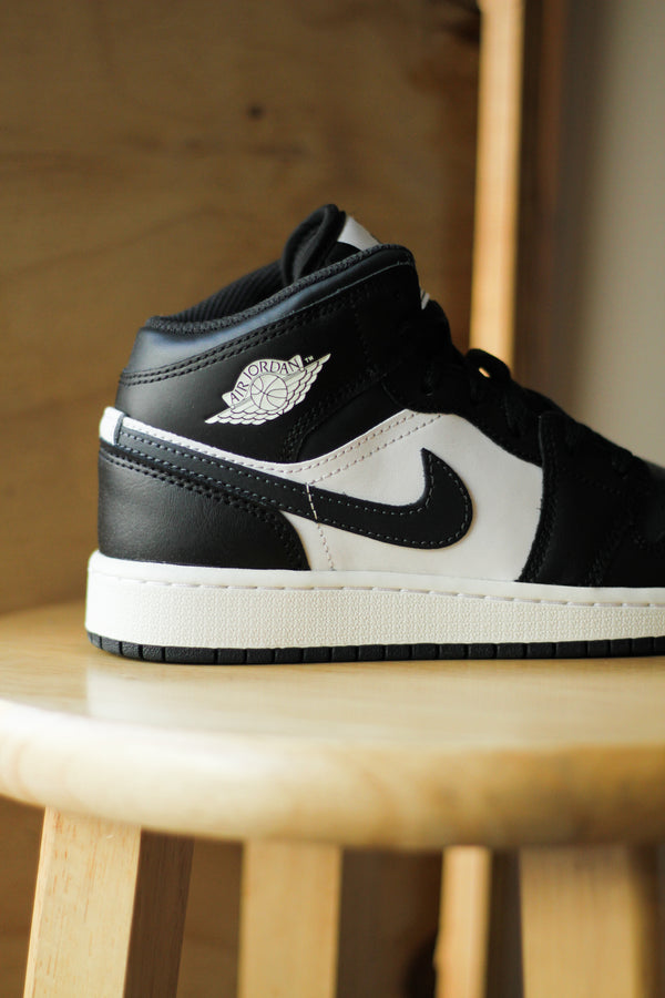 AIR JORDAN 1 MID "OFF NOIR"