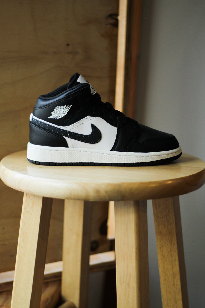 AIR JORDAN 1 MID "OFF NOIR"