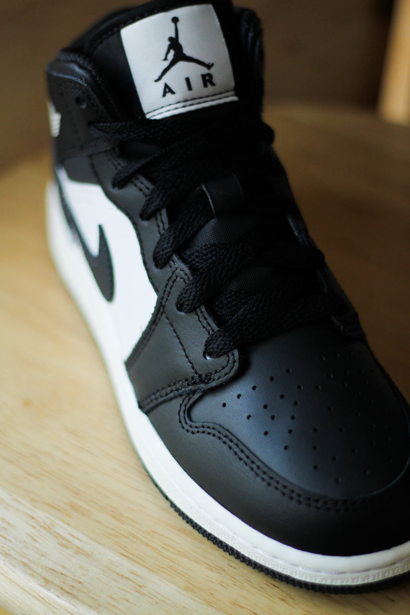 AIR JORDAN 1 MID "OFF NOIR"