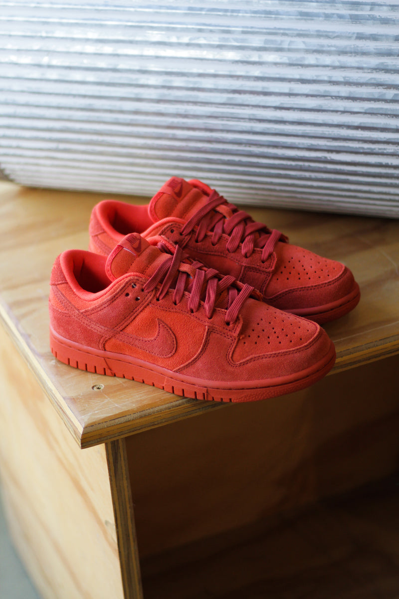 W DUNK LOW SE "PICANTE RED"